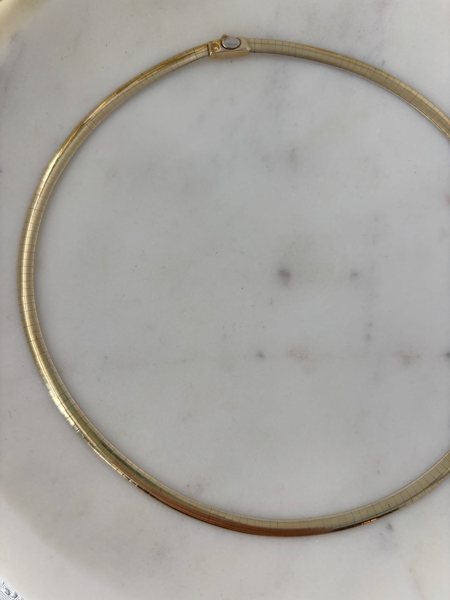 Reversible Omega Chain