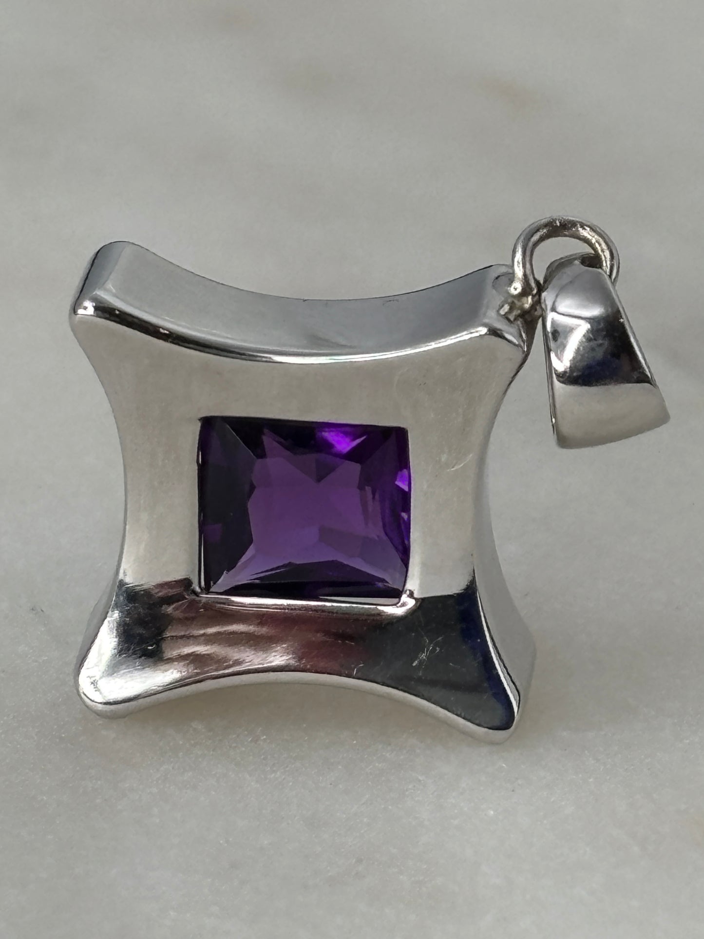White Gold & Amethyst Pendant