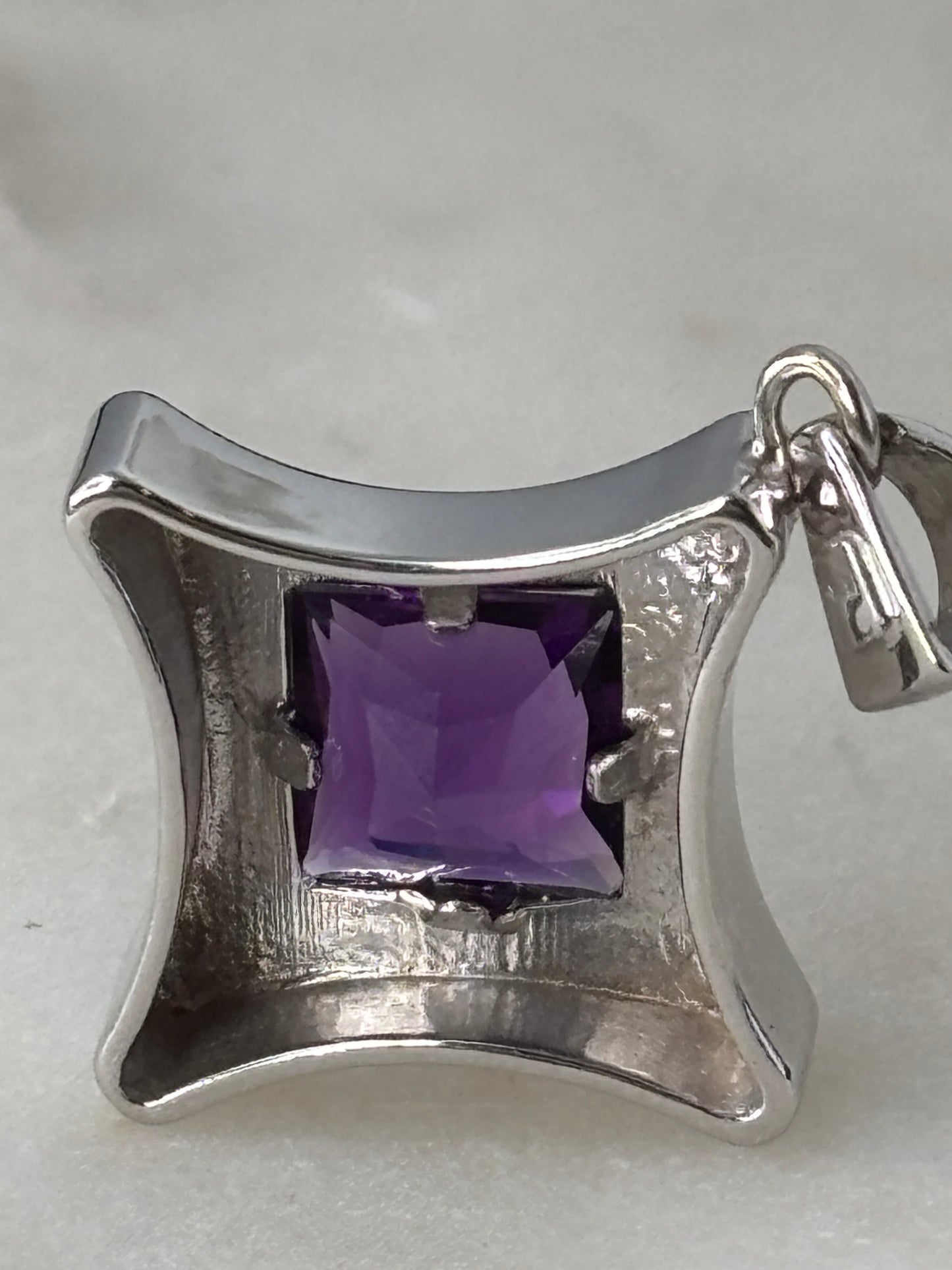White Gold & Amethyst Pendant