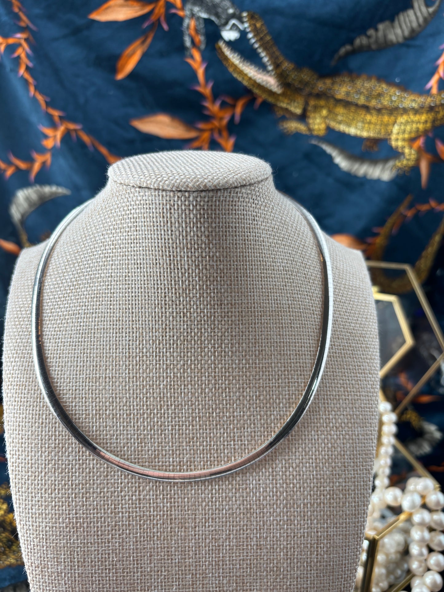 Reversible Omega Chain